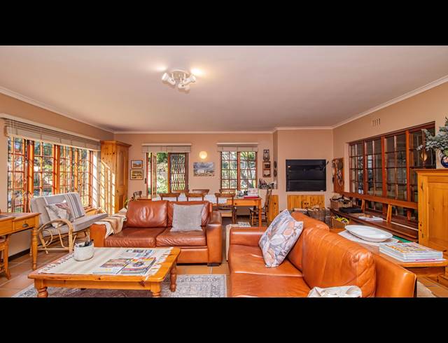 4 BEDROOM HOUSE FOR SALE IN TABLE VIEW